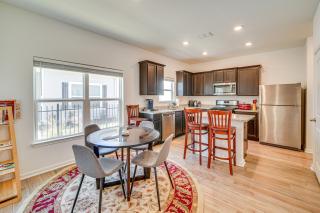 8 Mi to Lackland AFB Pet-Friendly Home with Yard! - San Antonio - 9