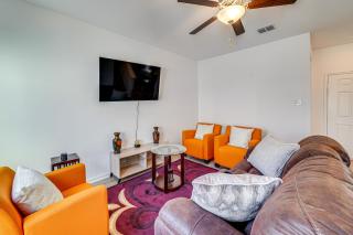 8 Mi to Lackland AFB Pet-Friendly Home with Yard! - 7