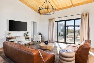 Vintners Village California-Chic Wine Estate - - 4