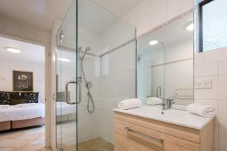 Onetangi Beach Apartments - Onetangi - 2