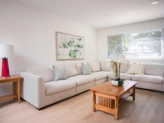 Family Home, Pool, Pong, Nintendo - 7