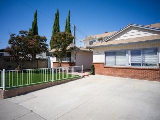 Family Home, Pool, Pong, Nintendo - 2
