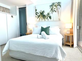 3 bedrooms with Views over Kirra! - Gold Coast - 8