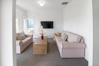 Mountain Vista Retreat - Comfort Meets Style - Lake Albert - 2