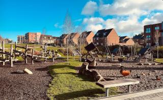 Modern Flat, Perfect Long Term Stay with FREE PARKING - High Speed to Kingscross & Stratford - FREE WIFI & DISNEY - 6