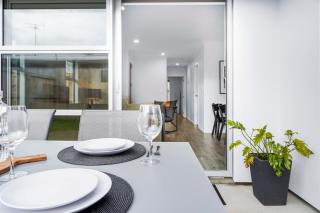 Modern, Central and Classy - By KOSH BNB - 4