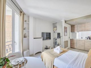 Studio Montaigne Champs Elysées - Paris - 9
