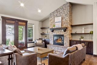 Overlooking Lake View with 3 BR Game Room for 12 guests - Coeur d'Alene - 2