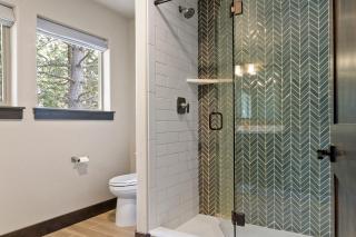 Overlooking Lake View with 3 BR Game Room for 12 guests - Coeur d'Alene - 7