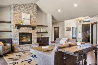 Overlooking Lake View with 3 BR Game Room for 12 guests - Coeur d'Alene - 1