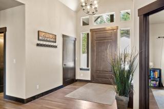 Overlooking Lake View with 3 BR Game Room for 12 guests - Coeur d'Alene - 8