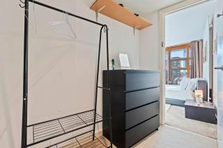 Elegant 1BR Battersea Flat with Stunning River Views - London - 7