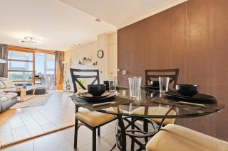 Elegant 1BR Battersea Flat with Stunning River Views - London - 6