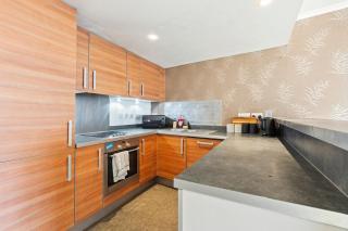 Elegant 1BR Battersea Flat with Stunning River Views - 4