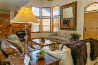 Family Vacation-Heated In Out Pool, Tubing & Ice Skating 719 townhouse - 0