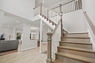 The Ultimate Luxury Home with Jacuzzi & Garage - 7