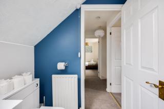 Winslow House - Walking Distance to the High Street - Driveway Parking, Fast WiFi, Smart TV and Self-Check-In by Yoko Property - Buckingham - 5