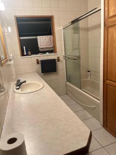 Cheap BNB Near Airport-24Hrs Checking- Core Vancouver DT - Vancouver - 4