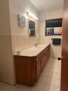 Cheap BNB Near Airport-24Hrs Checking- Core Vancouver DT - Vancouver - 1