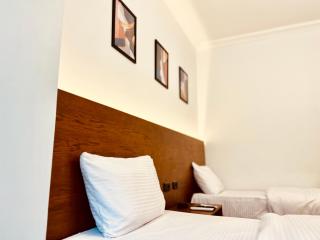 Silver Pyramids View Inn - 3