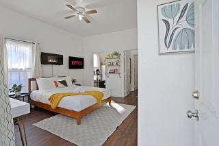 Cozy Upstairs Studio Near Downtown and the River - 4