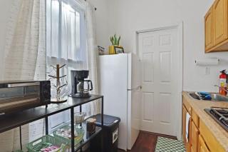 Cozy Upstairs Studio Near Downtown and the River - Sacramento - 3