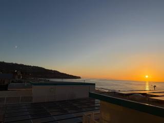 Oceanfront 1 BR Oasis w Parking & Pool 107 - Redondo Beach - 8