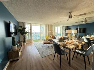 Oceanfront 1 BR Oasis w Parking & Pool 107 - Redondo Beach - 0