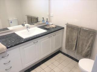 Frangipani 206 beachfront apartment - Hamilton Island - 6