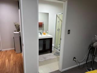 Blockhouse bay Cozy Stay - 8