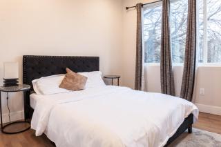 Stylish 2bedbath Wd-smrttvfreewi-fiparking - 0