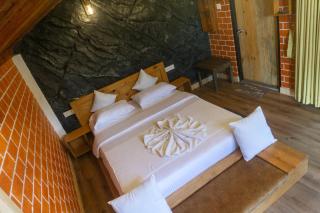 Hobbit Hole Hideaway - 3