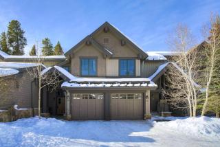 Spacious Upstairs Townhome with Private Garage condo - 0