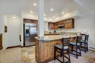 Spacious Upstairs Townhome with Private Garage condo - 1