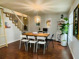 Artist's Condo with 2 Bedroom & Arcade - Sacramento - 6