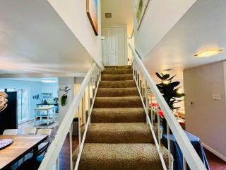 Artist's Condo with 2 Bedroom & Arcade - Sacramento - 2