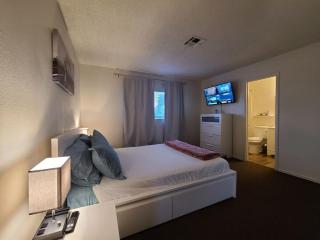 2 bed 2 bath downtown vegas near the strip - Las Vegas - 8