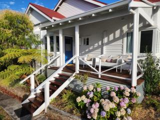 Bay Vista Cottage by the BnB Collection - 5