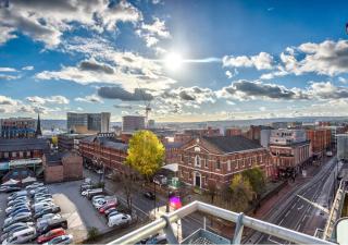Igloo ViewPoint City Centre Stay & Free Parking - 0