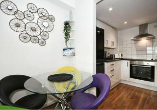 Igloo ViewPoint City Centre Stay & Free Parking - 1