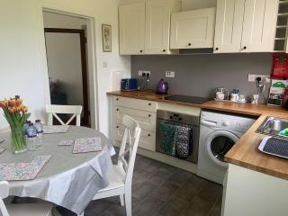 Holiday Home with free parking & 4min to Edinburgh Warverly - 4