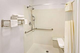 Days Inn & Suites by Wyndham Gresham - Gresham - 2