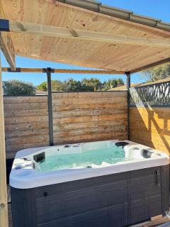 Gîte & Spa Le Villemachois - 4 étoiles - Jacuzzi couvert - Calme et Indépendant - Clim - Parking - 5 min Carcassonne - 5