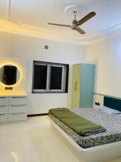 Spacious room with modern touch - Ahmedabad - 3