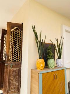 Spacious room with modern touch - Ahmedabad - 2