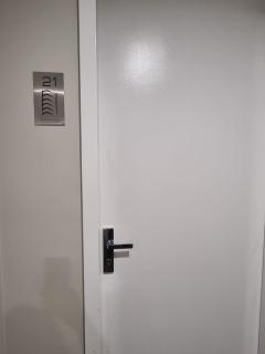 Modern 1 Bedroom apartment with Pool, Gym & Water Views - 1