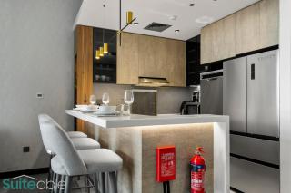 Elegant 1-Bedroom with Stunning Lake View in JLT - 3