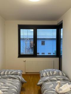 Modern Apt with Own Parking - Prague - 5