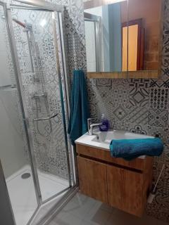 4 Bedroom House with Swimming Pool - 1