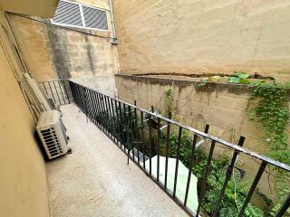 Spinola bay sea,restaurants & nightlife - 9
